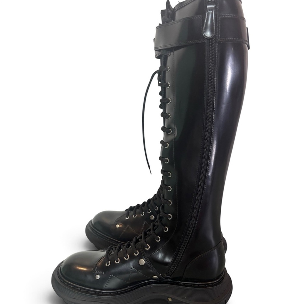 Alexander McQueen Tread leather lace up combat knitee high boot